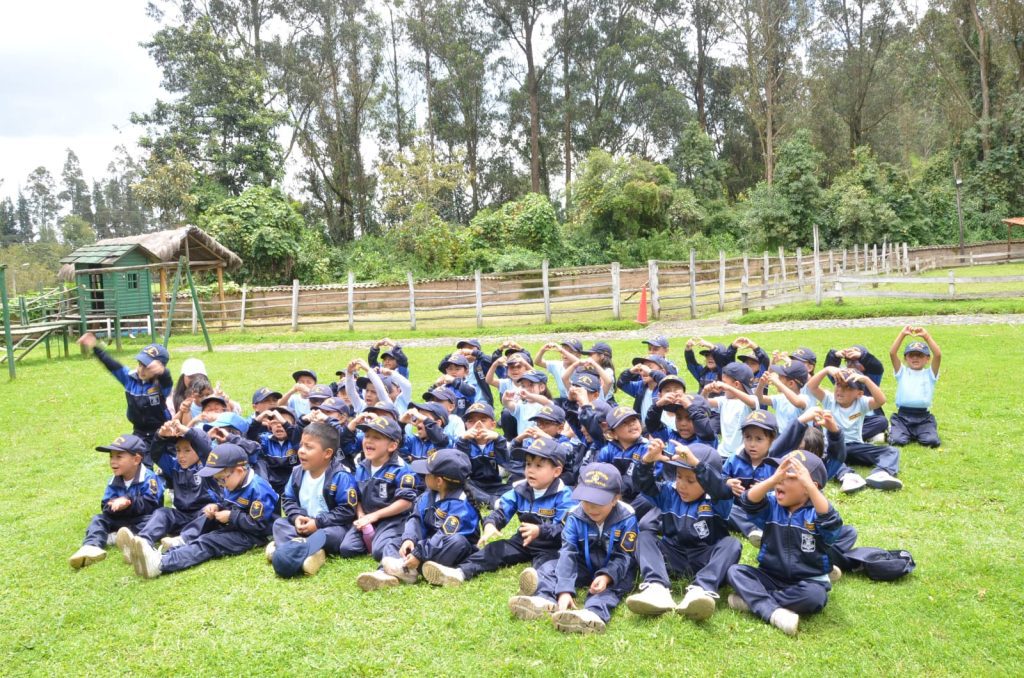 🌿✨ Conectando con la naturaleza: una experiencia inolvidable para nuestros cadetes de Inicial II del Liceo Naval de Quito «Cmdte. César Endara Peñaherrera» ✨🌿