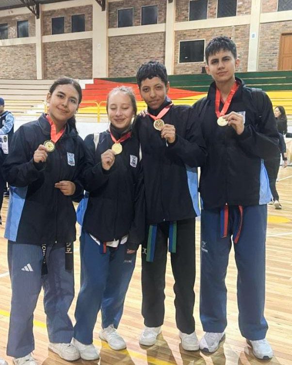 𝐋𝐢𝐜𝐞𝐨 𝐍𝐚𝐯𝐚𝐥 𝐐𝐮𝐢𝐭𝐨 𝐂𝐀𝐌𝐏𝐄𝐎́𝐍 en 𝐥𝐨𝐬 𝐈𝐈 𝐉𝐮𝐞𝐠𝐨𝐬 𝐍𝐚𝐜𝐢𝐨𝐧𝐚𝐥𝐞𝐬 𝐝𝐞 𝐂𝐨𝐥𝐞𝐠𝐢𝐨𝐬 𝐌𝐢𝐥𝐢𝐭𝐚𝐫𝐞𝐬 𝐂𝐮𝐞𝐧𝐜𝐚 𝟐𝟎𝟐𝟓